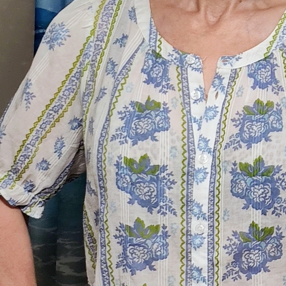 Lucky Brand Blue and White Floral Blouse NWT - Picture 4 of 9